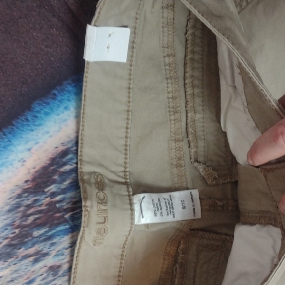 Maurices khaki shorts shorts size 9/10 - Picture 2 of 3